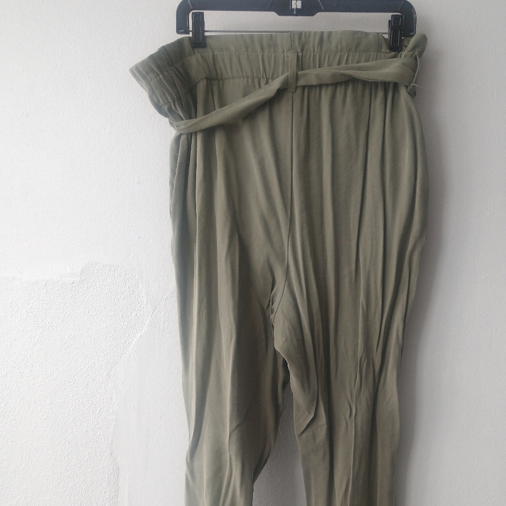 4/$20 Paperbag pants - Picture 4 of 4